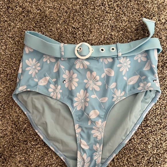 JUICY COUTURE Bathing suit brand new with tags!! - Picture 4 of 5